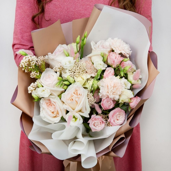 Peony style roses - 8, Bright pink spray rose mix, 50 cm - 6, Carnation white, cream - 5, lisianthus - 5, Ozotamnus, Dried flowers decor, Wrapping Paper