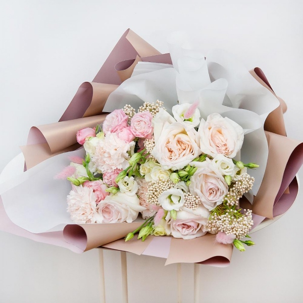 Peony style roses - 8, Bright pink spray rose mix, 50 cm - 6, Carnation white, cream - 5, lisianthus - 5, Ozotamnus, Dried flowers decor, Wrapping Paper