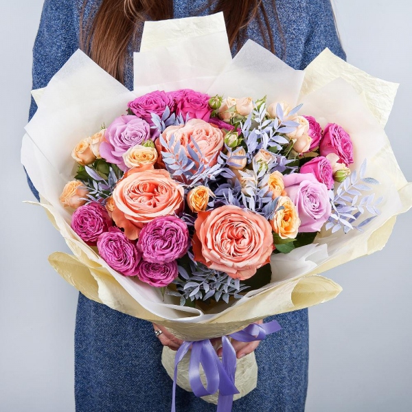 Peony rose Kahala 50 cm - 5, Pink rose 50 cm - 4, Bright pink spray rose mix, 50 cm - 8, Wrapping Paper, Pistachio