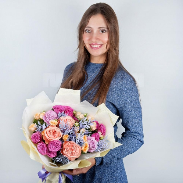 Peony rose Kahala 50 cm - 5, Pink rose 50 cm - 4, Bright pink spray rose mix, 50 cm - 8, Wrapping Paper, Pistachio