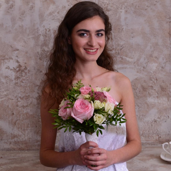 Peony rose pink 'OHara' - 7, lisianthus - 5, Sedum, Pistachio, Ribbon