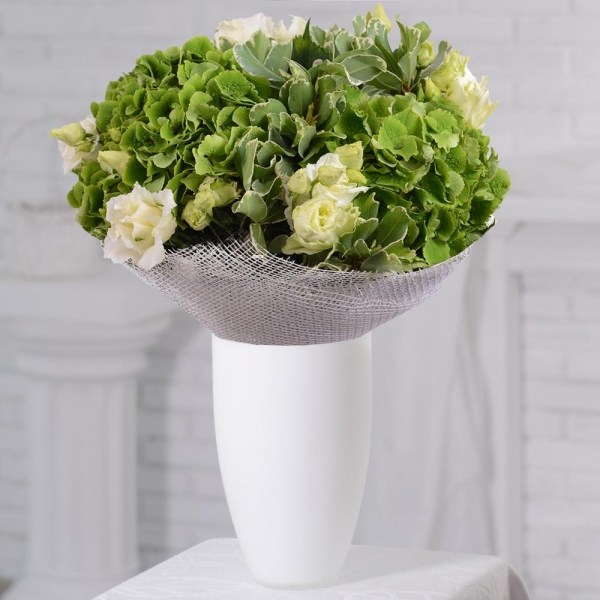 Green Hydrangea - 3, lisianthus - 9, Pittosporum, Jute 1 meter, Ribbon