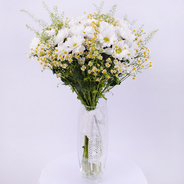 Chamomile - 19, Bacardi White Spray Chrysanthemum - 12, Green bell (1 pc.), Ribbon