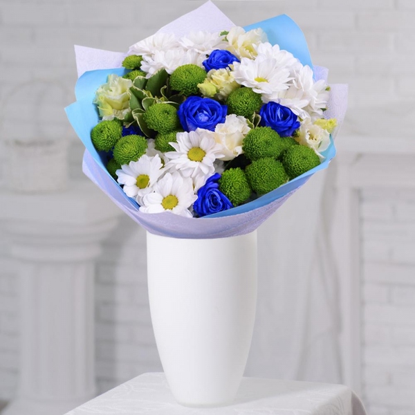 Rose blue - 9, Bacardi White Spray Chrysanthemum - 6, Athos pom Feeling Green - 4, lisianthus - 7, Pittosporum, Felt, Wrapping Paper, Ribbon