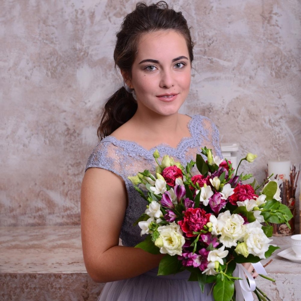 Freesia - 17, Pink carnation - 8, Alstromeria lilac, purple - 7, lisianthus - 5, Salal, Ribbon