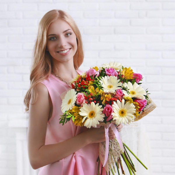 Pink rose 50 cm - 13, Gerbera white - 11, Alstromeria Yellow, Orange - 7, Hypericum, Sisal, Ribbon
