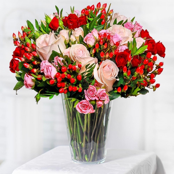 White rose 50 cm - 9, Bright pink spray rose mix, 50 cm - 21, Hypericum, Pistachio, Wrapping Paper