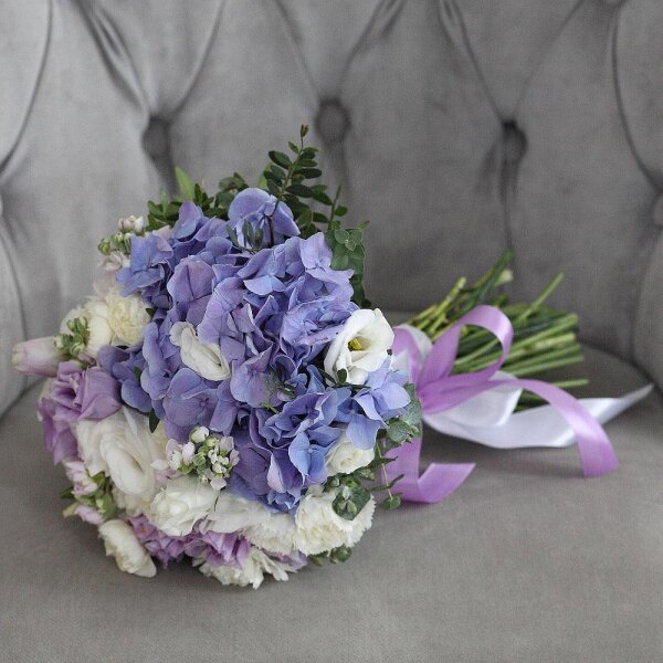 Blue/purple hydrangea - 3, lisianthus - 2, Matthiola Lilac - 3, White spray carnation - 6, Purple Lisianthus (Eustoma) - 3, Eucalyptus baby blue (1 pc.), Pistachio, Ribbon