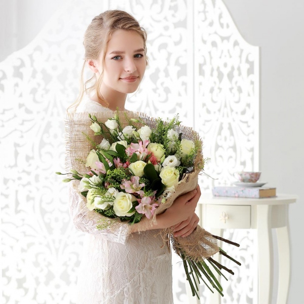 White rose 50 cm - 15, Alstromeria white, soft pink - 6, lisianthus - 7, Green bell (1 pc.), Salal, Sackcloth, 1m, String 1 meter