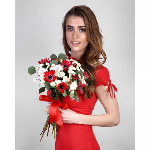 Red anemone - 11, Athos poms Stallion - 10, Hypericum, Eucalyptus populus (1 pc.), Cotton bud, Cinnamon decorative packaging, Ribbon