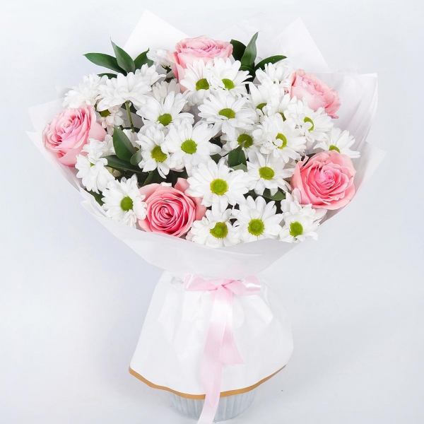 Bacardi White Spray Chrysanthemum - 5, Pink rose 50 cm - 7, Salal, Felt, Ribbon