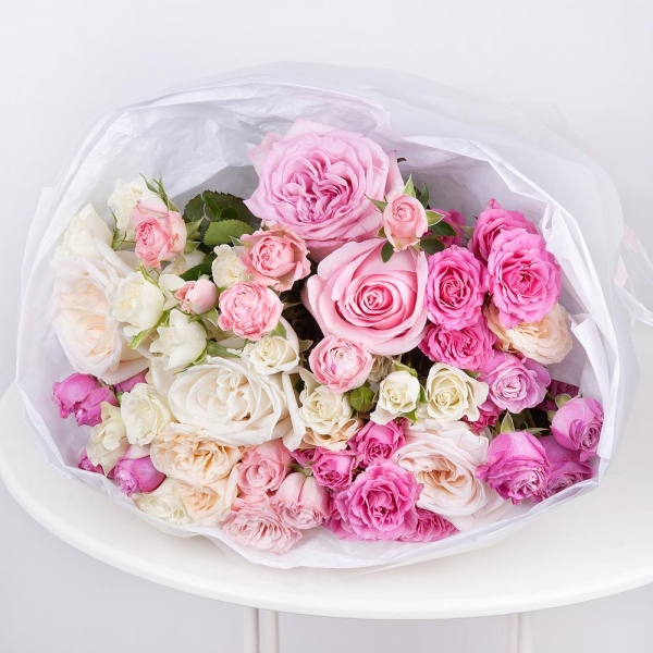 Peony rose pink 'OHara' - 3, White rose 50 cm - 3, Pink rose 50 cm - 3, Spray rose: white, cream, light pink 50 cm - 10, Wrapping Paper
