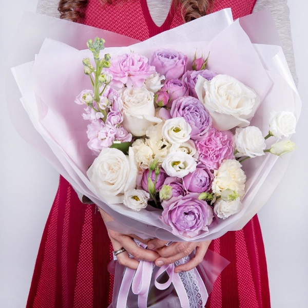 Carnation white, cream - 3, Spray peony rose Misty Bubbles, 50 cm - 3, White rose 50 cm - 4, lisianthus - 3, Matthiola Lilac - 2, Pink carnation - 3, Wrapping Paper