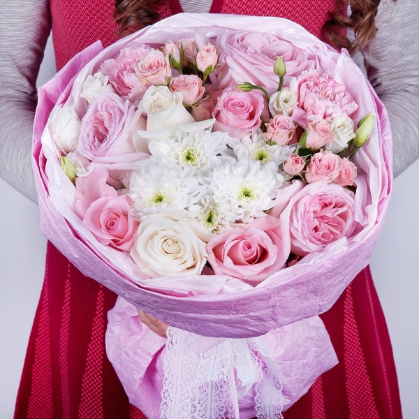 Pink rose 50 cm - 4, White rose 50 cm - 2, Baltica White Spray Chrysanthemum - 1, Peony rose pink 'OHara' - 3, Pink carnation - 3, lisianthus - 2, Bright pink spray rose mix, 50 cm - 3, Wrapping Paper