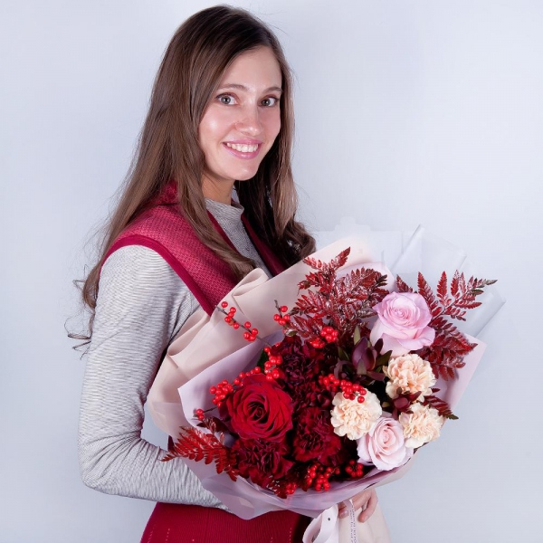 Red rose 50 cm - 2, Pink rose 50 cm - 3, Carnation red - 7, Carnation white, cream - 5, Fern (1 pc.), Ilex, Leukodendron, Wrapping Paper, Ribbon