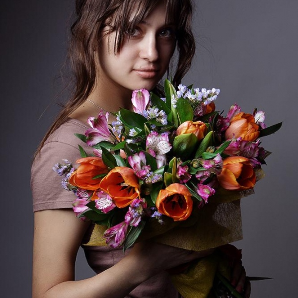 Orange tulip - 18, Alstromeria lilac, purple - 10, Blue Statice, Felt, Ribbon