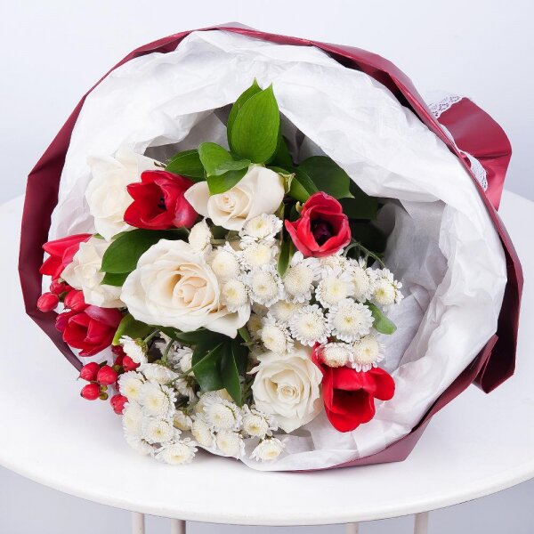 Red tulip - 9, Athos poms Stallion - 3, Rose white Kenya - 7, Hypericum, Ruscus, Wrapping Paper