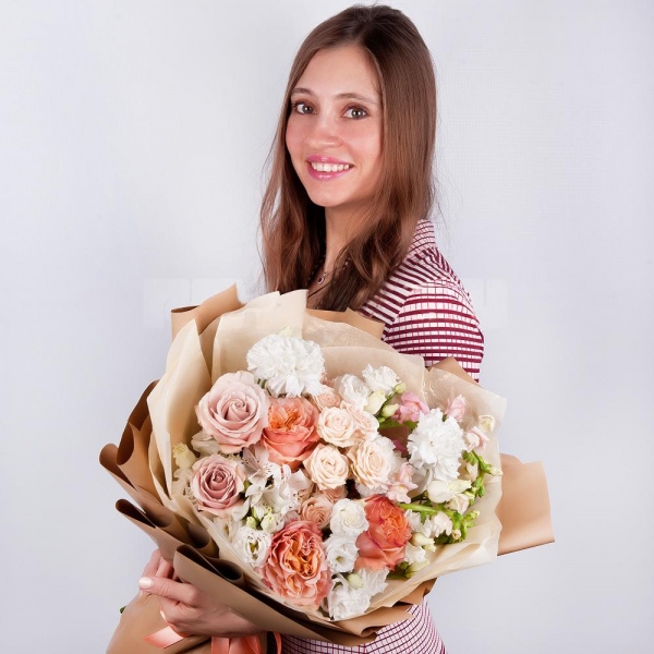 Rose Powder 50 cm Ecuador (Quicksand, Menta) - 3, Peony rose Kahala 50 cm - 4, Spray rose: white, cream, light pink 50 cm - 3, Carnation white, cream - 4, Alstromeria white, soft pink - 3, lisianthus - 4, Ornithogalum, Wrapping Paper