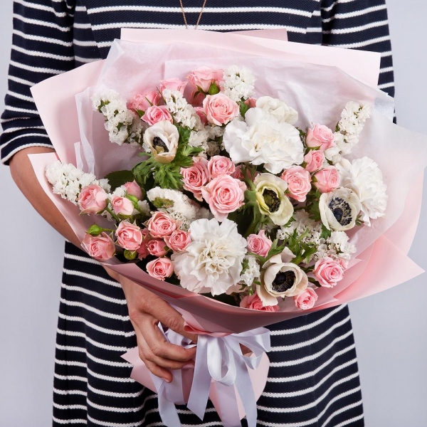 White anemone - 5, Bright pink spray rose mix, 50 cm - 7, Carnation white, cream - 5, White statice, Wrapping Paper