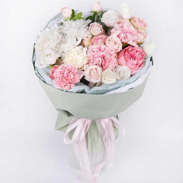 Роза кустовая пионовидная Бомбастик 50 см - 5, Роза пионовидная 'OHara' розовая - 1, Лизиантус - 1, Гвоздика розовая - 4, Хризантема кустовая Балтика белая - 2, Гвоздика белая, кремовая - 3, Современная упаковка