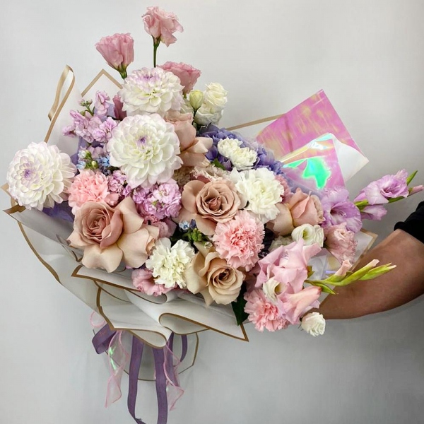 Blue/purple hydrangea - 1, lisianthus - 2, Pink Matthiola - 3, Rose Cream 50 cm - 5, Carnation white, cream - 5, White Dahlia - 4, Baltica White Spray Chrysanthemum - 4, Pink Gladiolus - 2, Pink Lisianthus (Eustoma) - 1, Pink carnation - 4, Oksipetalum, Wrapping Paper