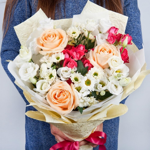 Rose Cream 50 cm - 5, Bright pink spray rose mix, 50 cm - 3, Santini White Spray Chrysanthemum - 4, lisianthus - 4, Wrapping Paper