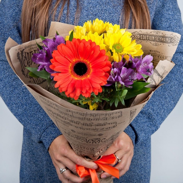 Gerbera red - 1, Bacardi Yellow Spray Chrysanthemum - 2, Alstromeria lilac, purple - 2, Pistachio, Wrapping Paper, Ribbon