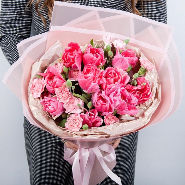 Pink tulip - 19, Pink spray carnation - 8, Wrapping Paper