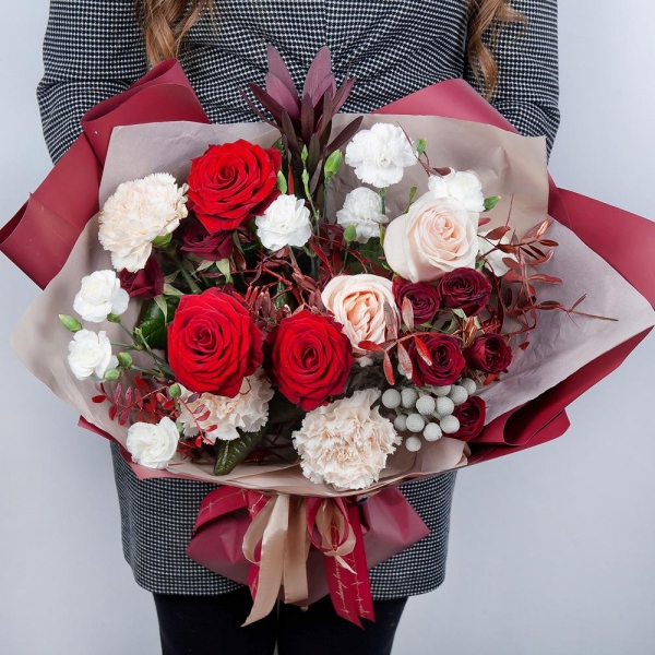 Red rose 50 cm - 4, Rose Cream 50 cm - 4, Spray rose: red 50 cm - 3, Carnation white, cream - 8, White spray carnation - 4, Brunia Green Lanuginosa (1 pc.), Leukodendron, Pistachio, Wrapping Paper