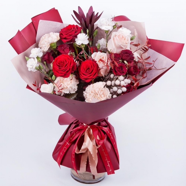 Red rose 50 cm - 4, Rose Cream 50 cm - 4, Spray rose: red 50 cm - 3, Carnation white, cream - 8, White spray carnation - 4, Brunia Green Lanuginosa (1 pc.), Leukodendron, Pistachio, Wrapping Paper