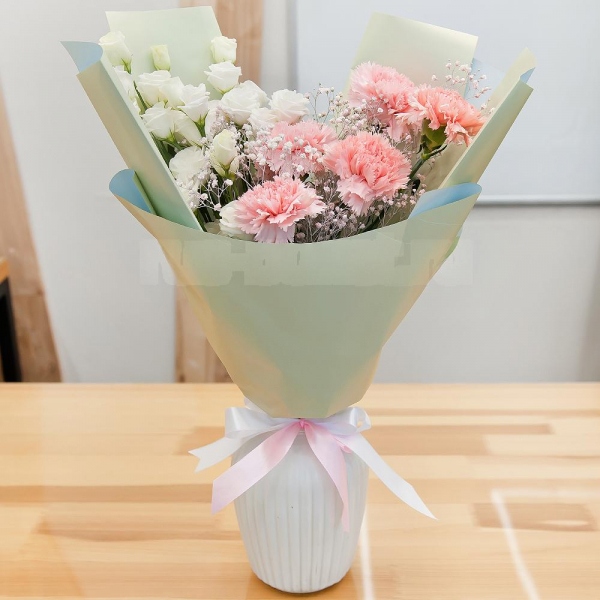 lisianthus - 5, Pink carnation - 9, Gypsophila - 1, Wrapping Paper