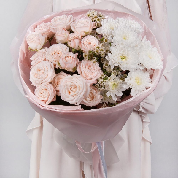 Peony sprayrose - 4, Baltica White Spray Chrysanthemum - 3, Waxflower (1 pc.), Wrapping Paper