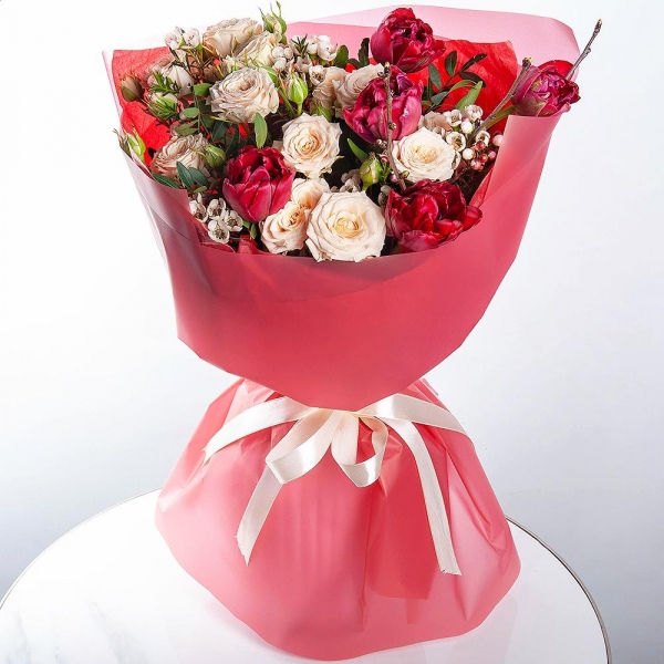 Роза кустовая белая, кремовая, нежно-розовая 50 см - 2, Тюльпан красный - 9, Ваксфловер, Ветки декоративные, Современная упаковка, Фисташка