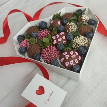Клубника в шоколаде "Ягодное сердце"