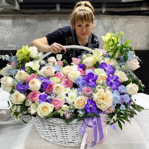 Pink Hyacinth - 15, Calla lilies - 7, Tulip white - 7, White amaryllis  - 3, Vanda Orchid bud - 23, Peony style roses - 45, Chrysanthemum spray Baltica painted blue - 11, lisianthus - 15, Matthiola Lilac - 12, Baltica White Spray Chrysanthemum - 11, Peony rose pink 'OHara' - 45, Huge basket, Oasis, Asparagus setaceus (1 pc.), Waxflower (1 pc.), Blue Delphinium, Flask for orchids, Fern (1 pc.), Spruce branches (1pc.), Ribbon